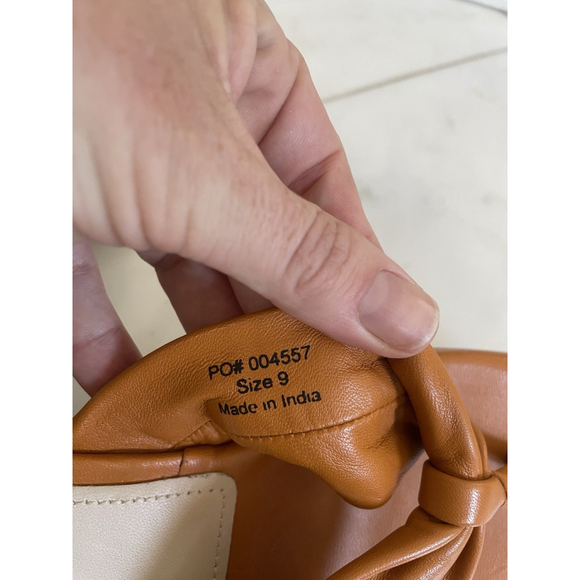 Signature By Journee Collection Mustard Yellow Leather Flip Flop Sandals Sz 9 - Picture 8 of 8